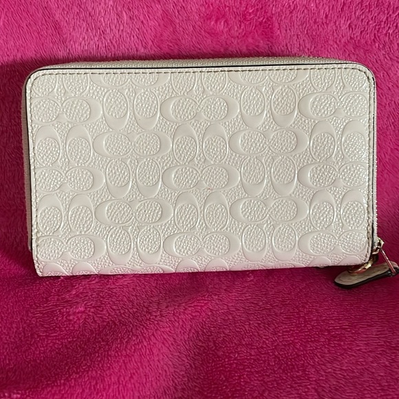 Coach Embossed White Wallet - Picture 3 of 7